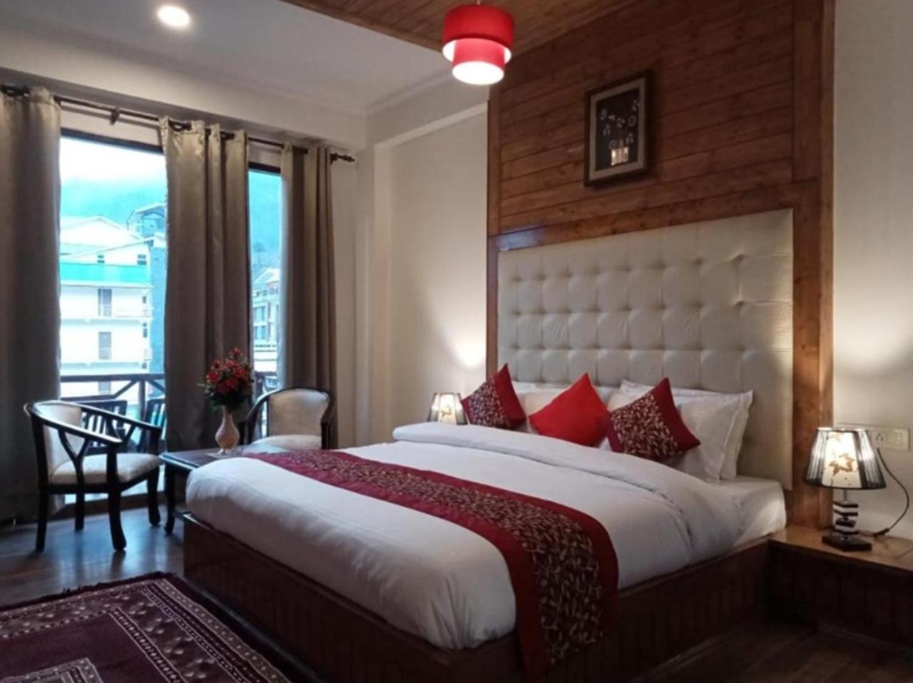 The Spruce Mansion Hotell Manāli Exteriör bild