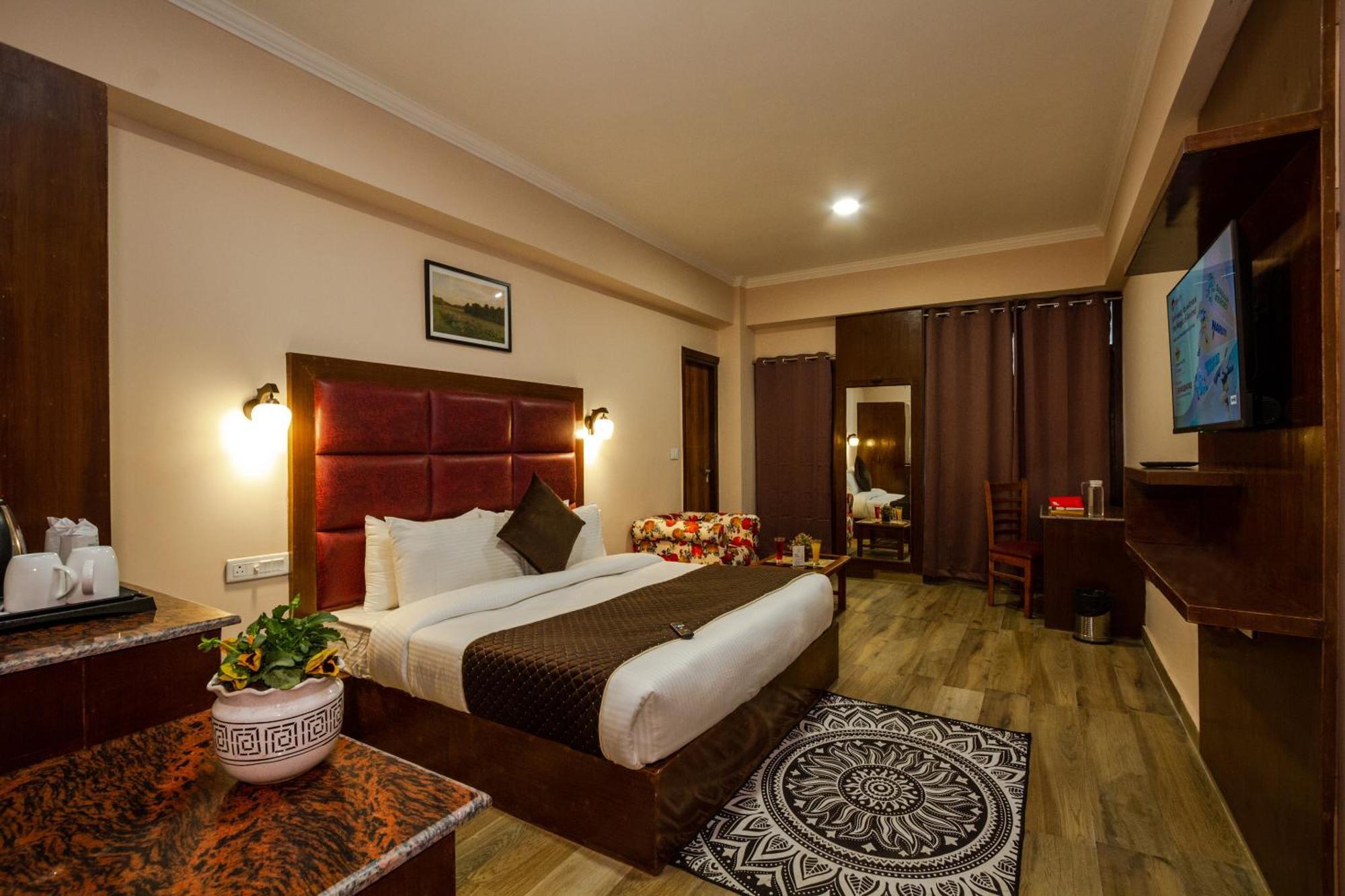 The Spruce Mansion Hotell Manāli Exteriör bild